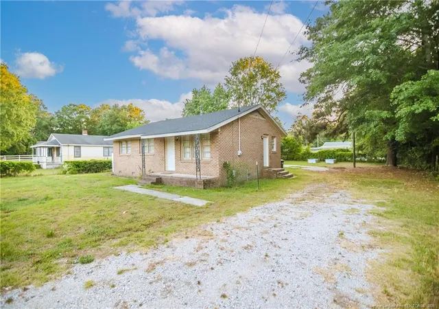Photo 2 of Single family home for sale at 437 N Caledonia Rd, Laurinburg, NC 28352 | MLS# 761779 | Listing updated on 2026-05-01