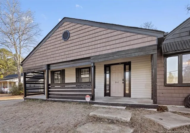 Photo 2 of Single family home for sale at 912 Main St N, Raeford, NC 28376 | MLS# 756126 | Listing updated on 2026-04-27