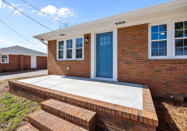 Photo 2 of Sale Pending at 720 S Wakefield St, Zebulon, NC 27597 | MLS# 10148845 | Listing updated on 2026-03-23