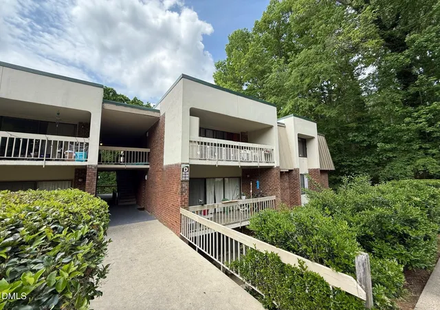 Photo 11 of Condo for sale at 500 Umstead Dr #208, Chapel Hill, NC 27516 | MLS# 10152574 | Listing updated on 2026-03-25