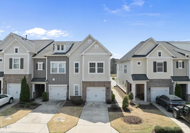 Photo 1 of Sale Pending at 182 Manordale Dr, Chapel Hill, NC 27517 | MLS# 10157305 | Listing updated on 2026-05-01
