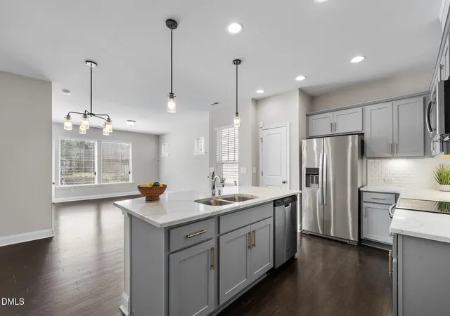Photo 2 of Sale Pending at 182 Manordale Dr, Chapel Hill, NC 27517 | MLS# 10157305 | Listing updated on 2026-05-01