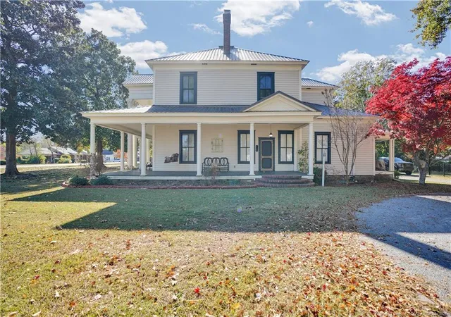 Photo 1 of Single family home for sale at 115 N Magnolia St, Raeford, NC 28376 | MLS# 759888 | Listing updated on 2026-04-06