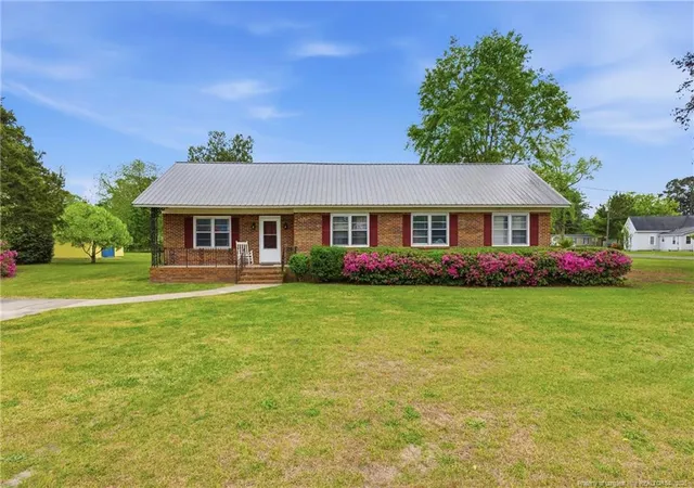 Photo 1 of Single family home for sale at 113 N 3rd Street, Elizabethtown, NC 28337 | MLS# 760210 | Listing updated on 2026-04-27