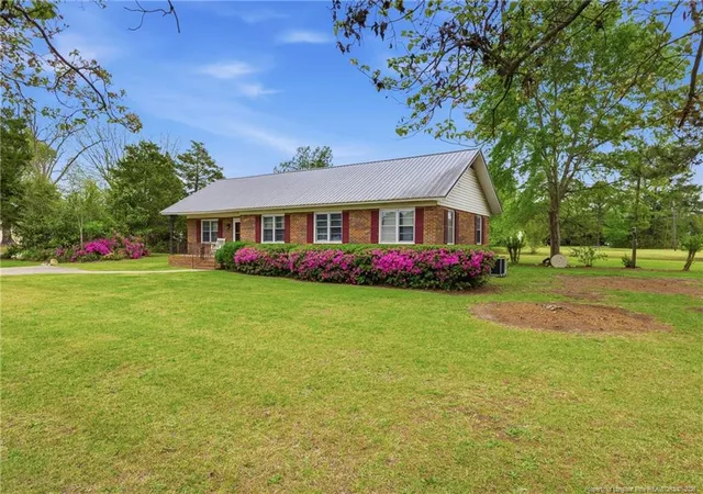 Photo 2 of Single family home for sale at 113 N 3rd Street, Elizabethtown, NC 28337 | MLS# 760210 | Listing updated on 2026-04-27