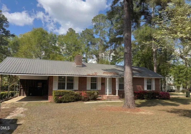 Photo 1 of Single family home for sale at 204 Lane St, Maxton, NC 28364 | MLS# 10159777 | Listing updated on 2026-04-30