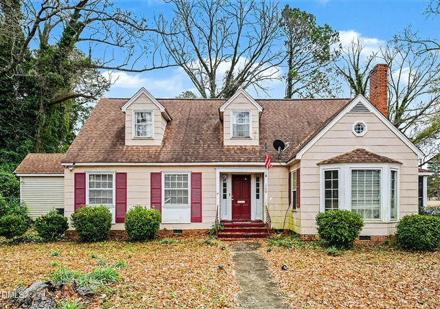 Photo 1 of Single family home for sale at 109 S Austin St, Maxton, NC 28364 | MLS# 10138715 | Listing updated on 2026-05-02
