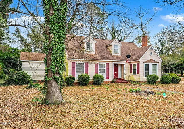 Photo 2 of Single family home for sale at 109 S Austin St, Maxton, NC 28364 | MLS# 10138715 | Listing updated on 2026-05-02