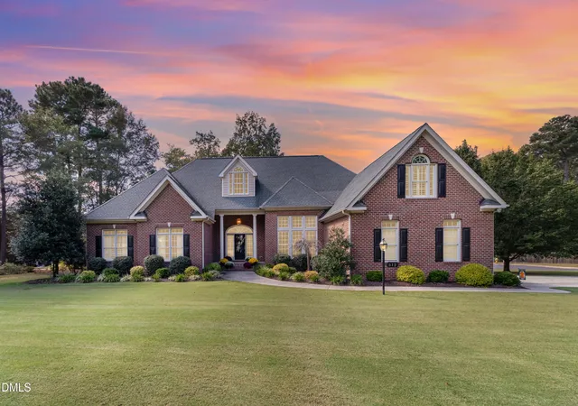 Photo 1 of Single family home for sale at 512 W Franklin St, Zebulon, NC 27597 | MLS# 10125943 | Listing updated on 2026-03-28
