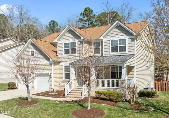 Photo 2 of Single family home for sale at 4 Tall Leaf Trl, Durham, NC 27712 | MLS# 10154473 | Listing updated on 2026-05-10