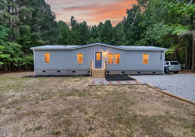 Photo 2 of Manufactured home for sale at 129 Chestnut Dr, Warrenton, NC 27589 | MLS# 10165730 | Listing updated on 2026-05-11