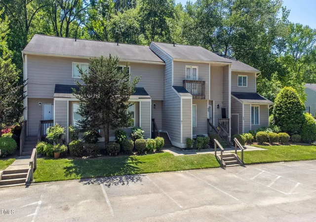 Listing Photo 2 - Condo for sale in building located at 250 S Estes Dr, Chapel Hill, NC 27514 - Unit #81