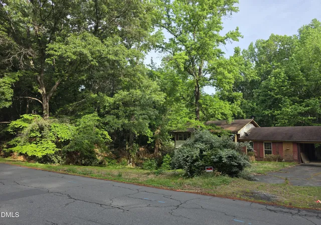 Photo 2 of Single family home for sale at 200 Eastwood Rd, Chapel Hill, NC 27514 | MLS# 10166842 | Listing updated on 2026-05-13