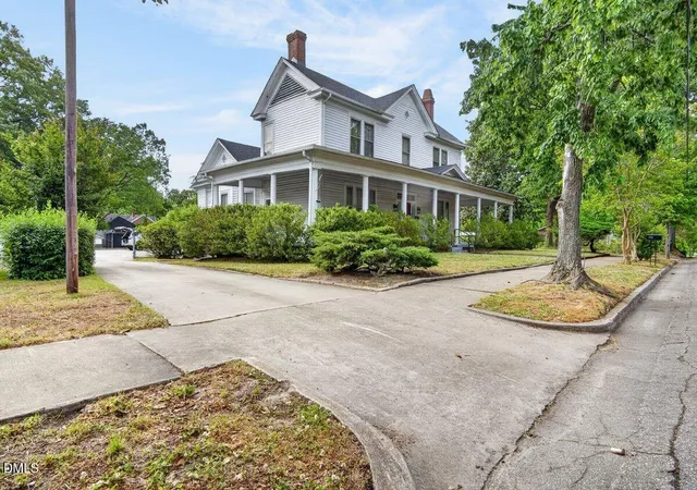 Photo 2 of Single family home for sale at 558 Rowland St, Henderson, NC 27536 | MLS# 10165304 | Listing updated on 2026-05-07
