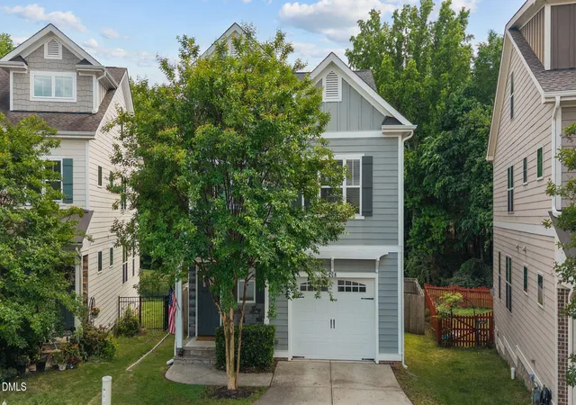 Photo 1 of Single family home for sale at 208 Log Pond Ct, Apex, NC 27502 | MLS# 10164174 | Listing updated on 2026-05-03