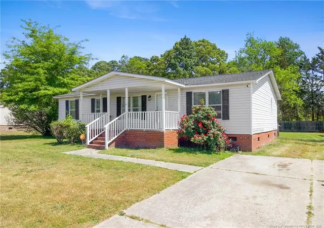 Photo 1 of Manufactured home for sale at 1701 O'bannon Dr, Raeford, NC 28376 | MLS# 760812 | Listing updated on 2026-04-17