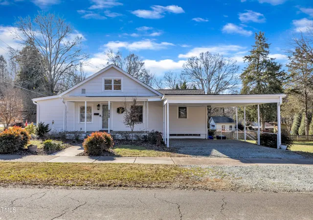 Photo 1 of Sale Pending at 152 E Tryon St, Hillsborough, NC 27278 | MLS# 10083082 | Listing updated on 2026-04-28