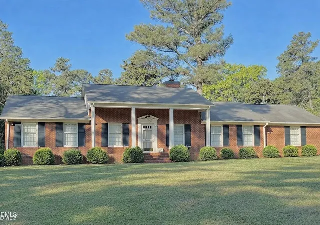Photo 1 of Single family home for sale at 1604 Crescent Dr, Henderson, NC 27536 | MLS# 10160522 | Listing updated on 2026-04-27