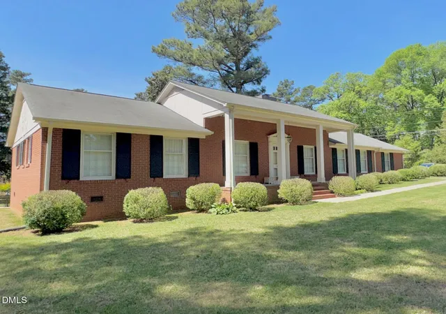 Photo 2 of Single family home for sale at 1604 Crescent Dr, Henderson, NC 27536 | MLS# 10160522 | Listing updated on 2026-04-27