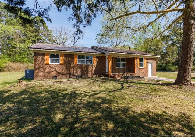 Photo 2 of Single family home for sale at 1002 Able St, Elizabethtown, NC 28337 | MLS# 759929 | Listing updated on 2026-04-17