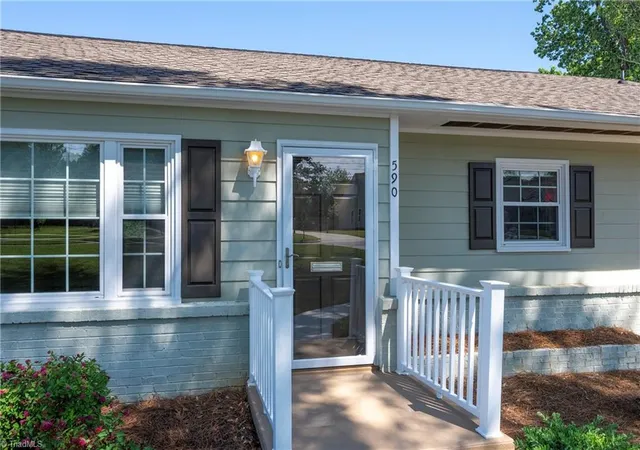 2nd image of 590 N Peace Haven Rd, Winston Salem, NC 27104 | MLS# 1219452