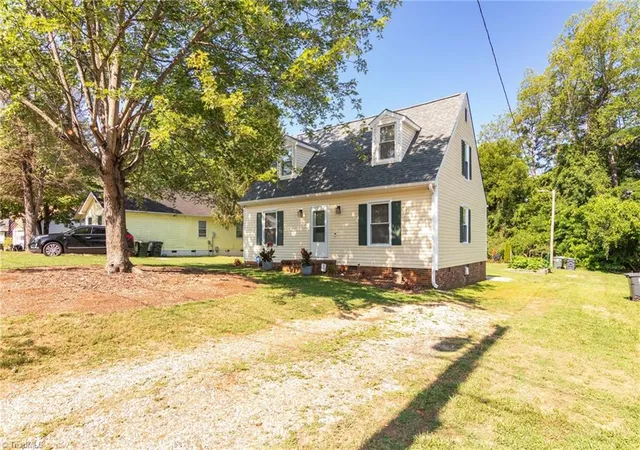 3rd image of 1615 Upland Dr, Greensboro, NC 27405 | MLS# 1226656