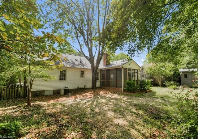 18th image of 206 Village Ln, Greensboro, NC 27409 | MLS# 1231708