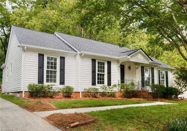 2nd image of 206 Village Ln, Greensboro, NC 27409 | MLS# 1231708