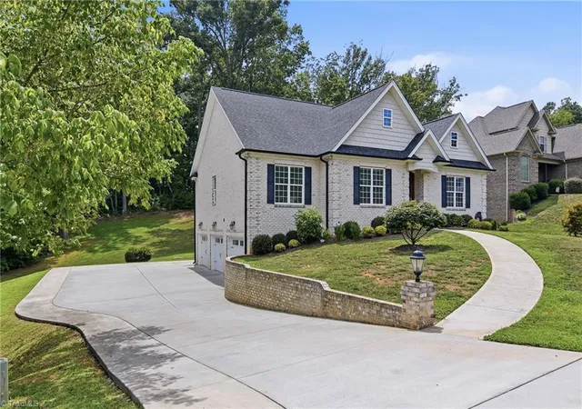 Photo 3 of Single family home for sale at 6171 Olde Flds Way, Pfafftown, NC 27040 | MLS# 1228543 | Listing updated on 2026-09-16
