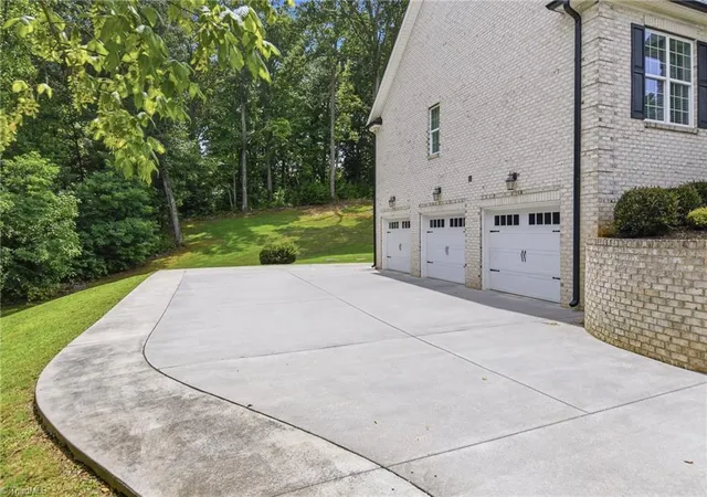Photo 3 of Single family home for sale at 6171 Olde Flds Way, Pfafftown, NC 27040 | MLS# 1228543 | Listing updated on 2026-09-16