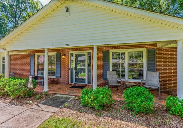 Photo 3 of Sale Pending at 216 Vancouver Ct, Kernersville, NC 27284 | MLS# 1229968 | Listing updated on 2026-09-05