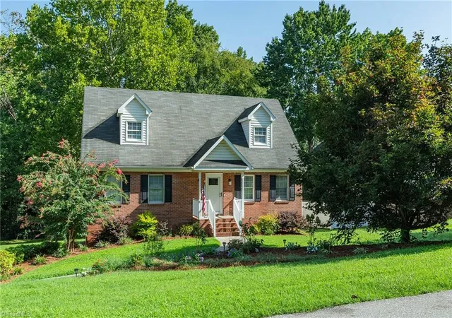 Photo 2 of Sale Pending at 6711 Fairwood Ct, Clemmons, NC 27012 | MLS# 1233363 | Listing updated on 2026-09-06