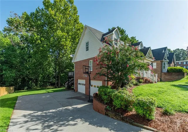 Photo 3 of Sale Pending at 6711 Fairwood Ct, Clemmons, NC 27012 | MLS# 1233363 | Listing updated on 2026-09-06