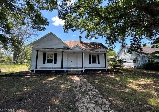 Homes for sale in Reidsville, NC | 603 Thomas St, Reidsville, NC 27320 | MLS# 1225150