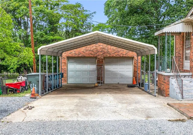 33rd image of 3611 Esterwood Rd, Greensboro, NC 27405 | MLS# 1222594