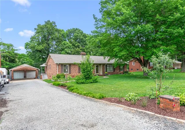 4th image of 3611 Esterwood Rd, Greensboro, NC 27405 | MLS# 1222594