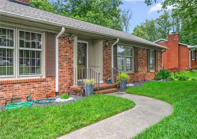5th image of 3611 Esterwood Rd, Greensboro, NC 27405 | MLS# 1222594