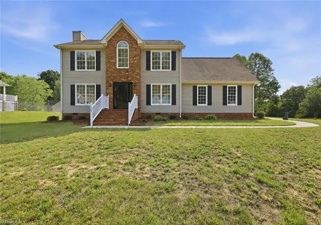 Homes for sale in Reidsville, NC | 1105 Deerfield Dr, Reidsville, NC 27320 | MLS# 1226106