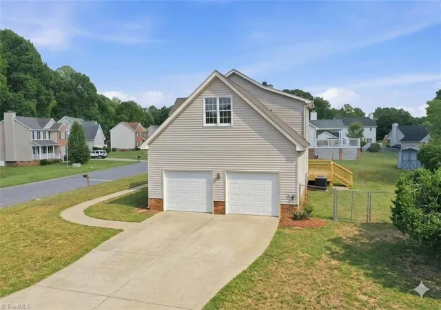 Homes for sale in Reidsville, NC | 1105 Deerfield Dr, Reidsville, NC 27320 | MLS# 1226106