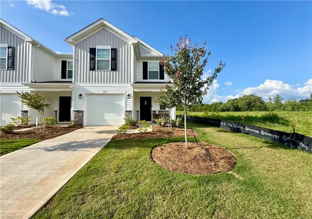 2nd image of 227 Plumtree Ct, King, NC 27021 | MLS# 1230543
