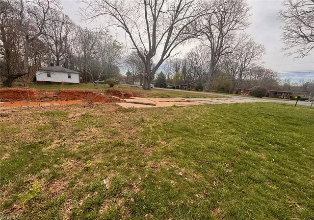2nd image of 1637 Sanford Dr, Winston Salem, NC 27105 | MLS# 1213820