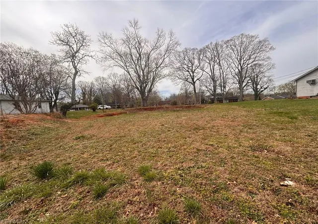 4th image of 1637 Sanford Dr, Winston Salem, NC 27105 | MLS# 1213820