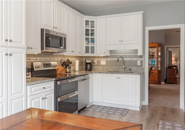 4th image of 4713 Barrington Pl Ct, Jamestown, NC 27282 | MLS# 1224012