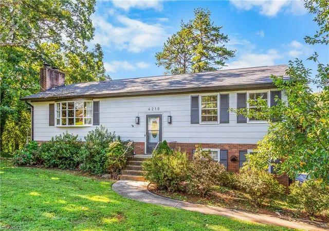 3rd image of 4210 Niblick Dr, Pfafftown, NC 27040 | MLS# 1214696