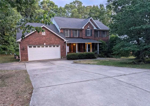 1st image of 1702 Lakeland Pt, High Point, NC 27265 | MLS# 1224724