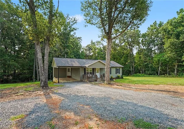 Photo 4 of Single family home for sale at 3756 Hoover Hl Rd, Trinity, NC 27370 | MLS# 1229231 | Listing updated on 2026-09-12