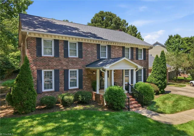 Photo 3 of Single family home for sale at 2019 La Dora Dr, High Point, NC 27265 | MLS# 1230426 | Listing updated on 2026-08-30