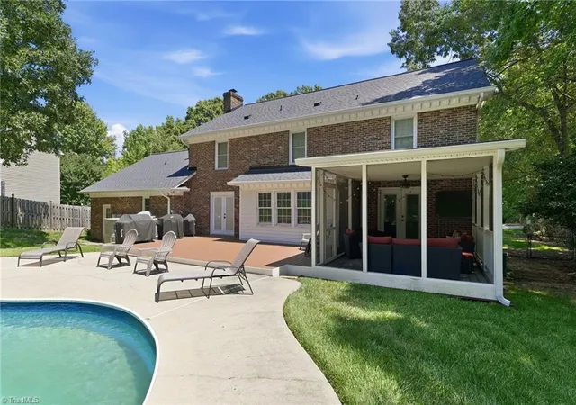 Photo 3 of Single family home for sale at 2019 La Dora Dr, High Point, NC 27265 | MLS# 1230426 | Listing updated on 2026-08-30