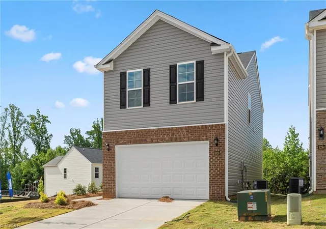 Photo 3 of Single family home for sale at 624 Beechwood Cir, Thomasville, NC 27360 | MLS# 1230047 | Listing updated on 2026-09-09