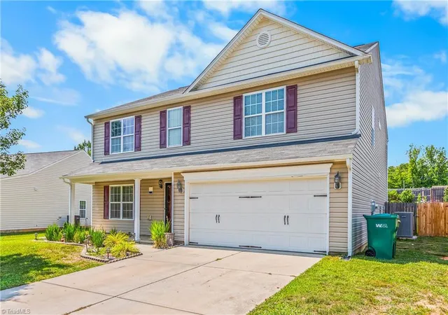 Photo 2 of Sale Pending at 4555 Ramseur Dr, Winston Salem, NC 27101 | MLS# 1225801 | Listing updated on 2026-09-17